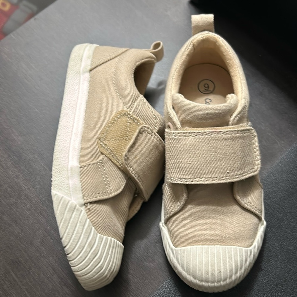 Cat & Jack Velcro Sneaker